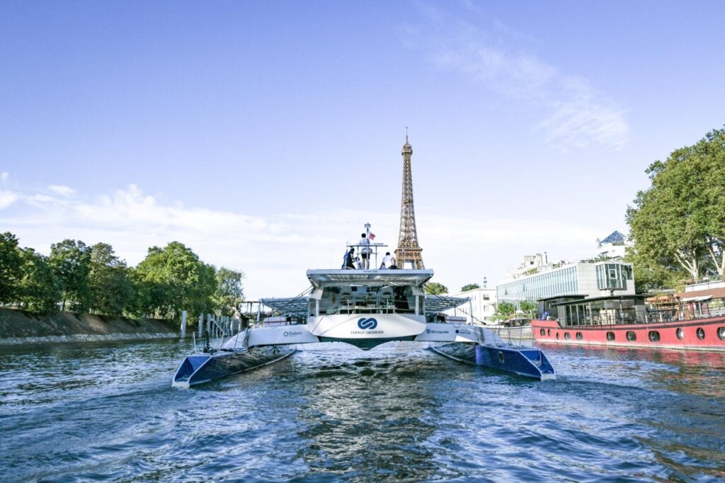Le navire Energy Observer arrive à Paris
