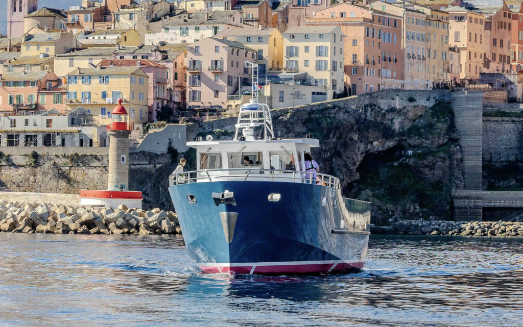 Le navire ALBA en Corse